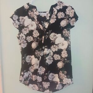 Black/White/Green Floral Calvin Klien Flutter Sleeve Blouse | Size M